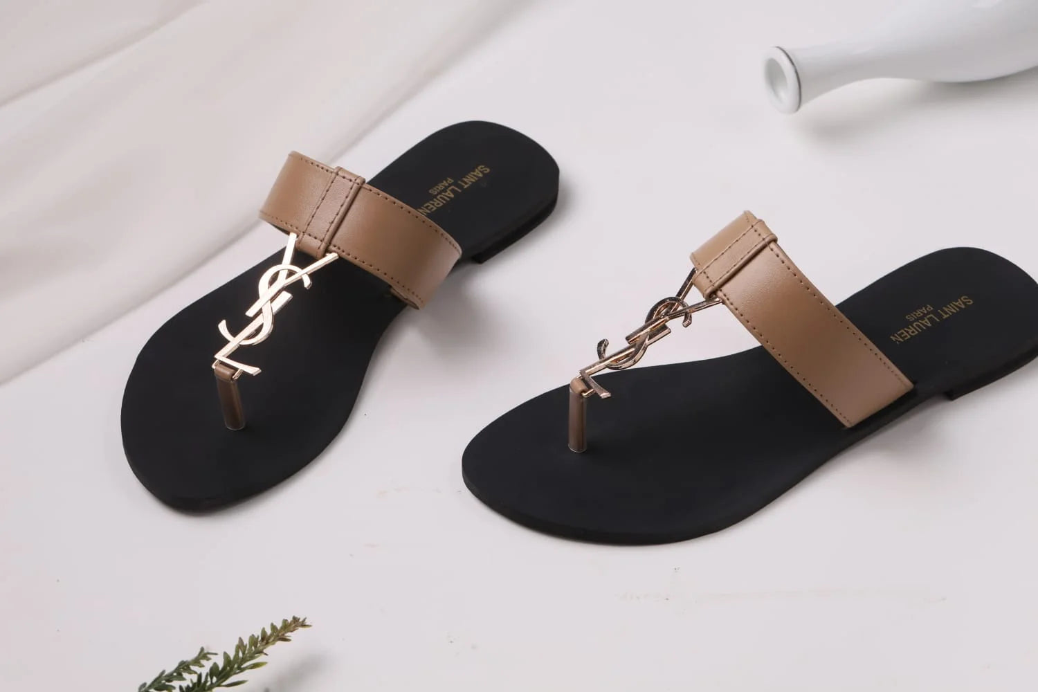 SAINT LAURENT CASSANDRA SLIPPER -white