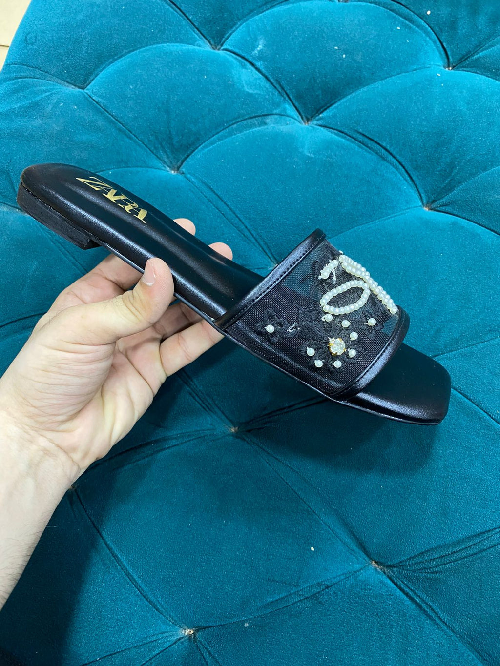 MOST VIRAL EMBROIDERY FLATS = BLACK