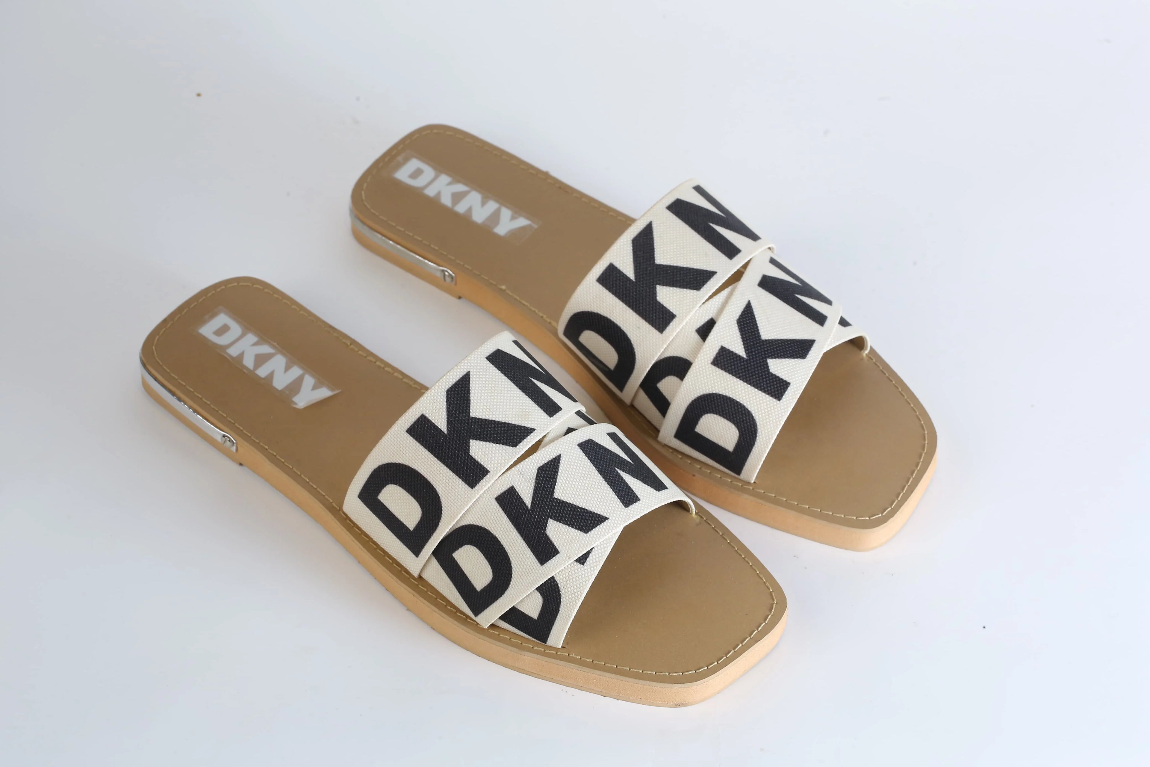 DKNY ISHA FLAT SANDAL - BEIGE