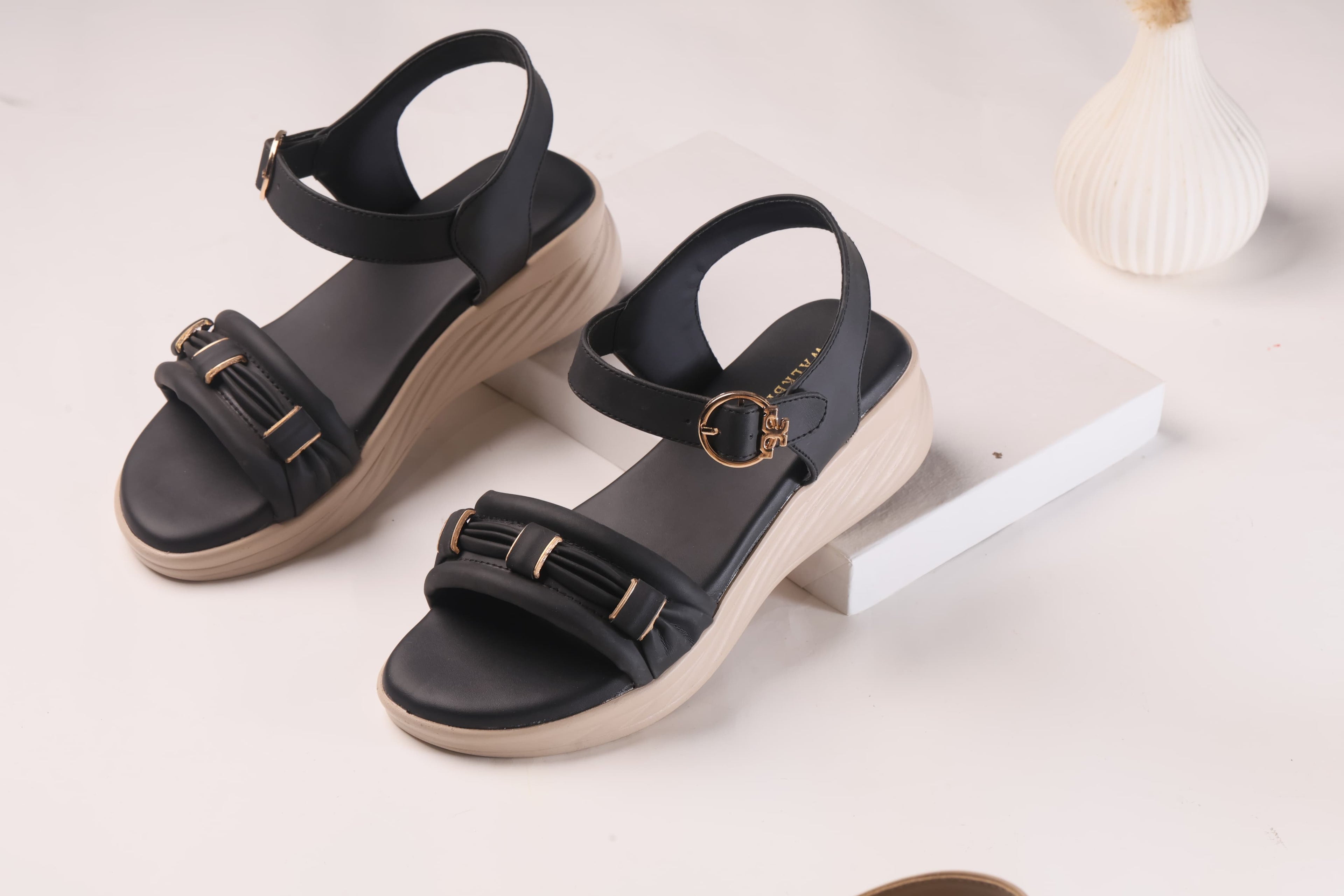 WALKBROS MEDICATED WEDGES SANDALS {  1  } - BLACK