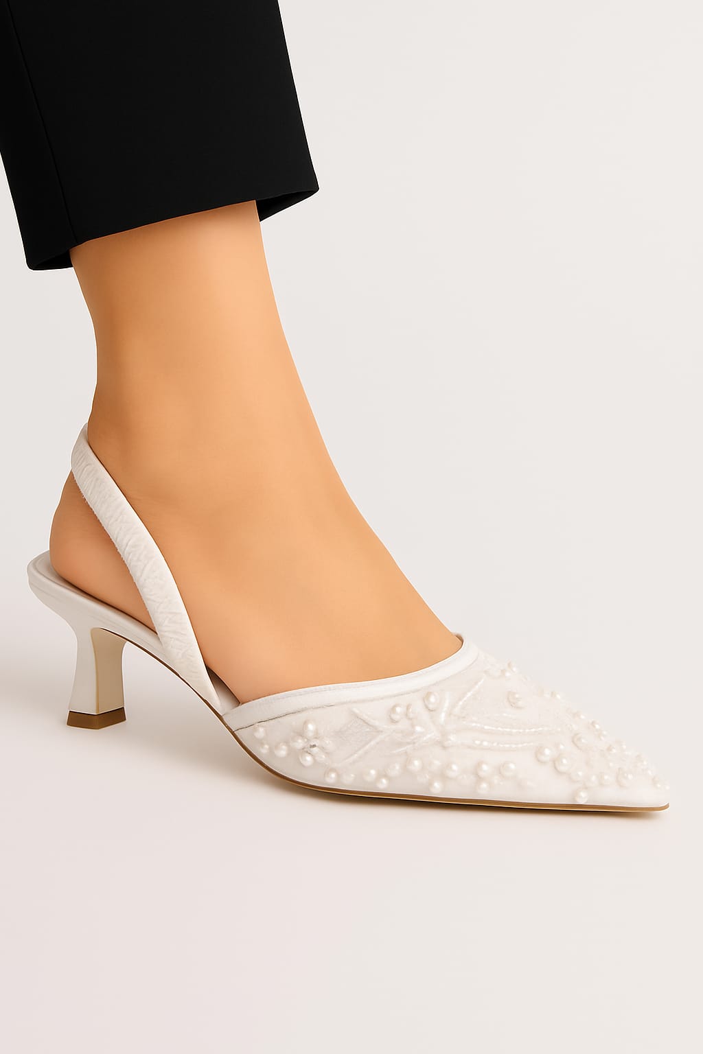 EMBROIDERY HEEL - WHITE