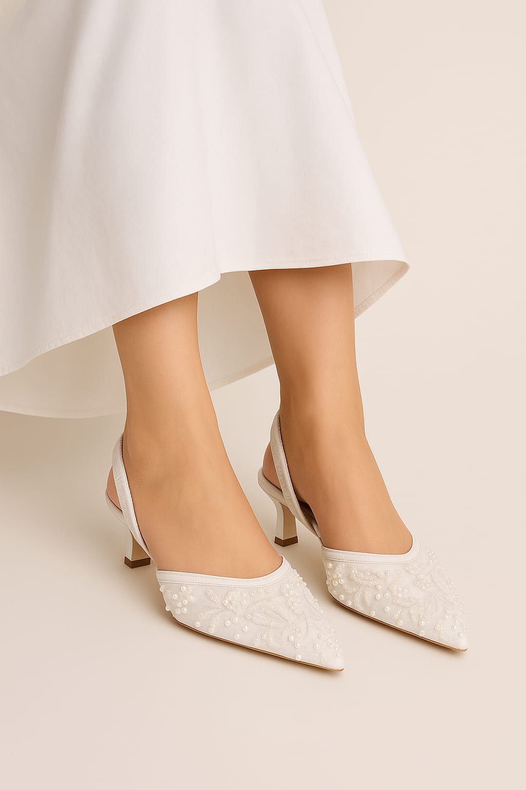 EMBROIDERY HEEL - WHITE
