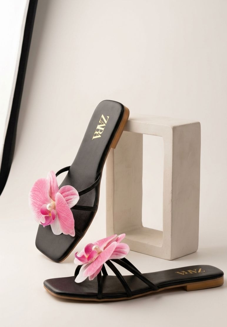 Most Trendy Flower Flats = BLACK