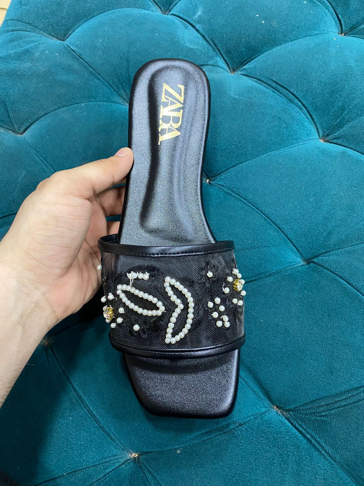 MOST VIRAL EMBROIDERY FLATS = BLACK